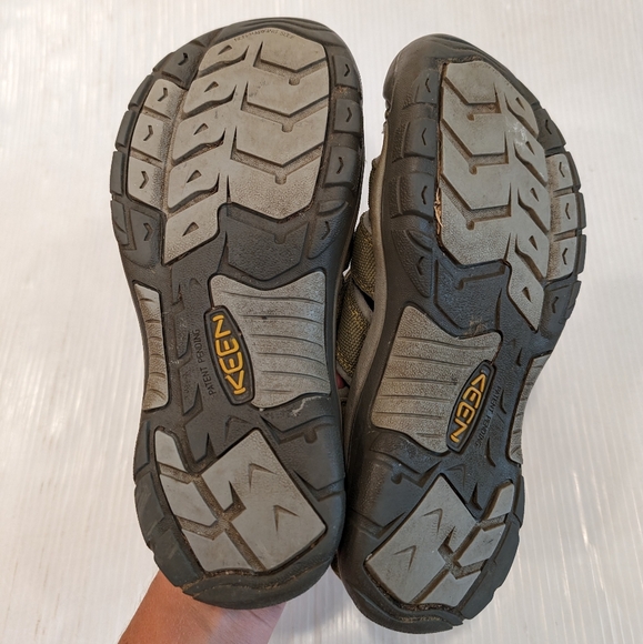 KEEN Newport H2 Khaki Olive Closed Toe Waterproof Hiking Shoes - Picture 8 of 14